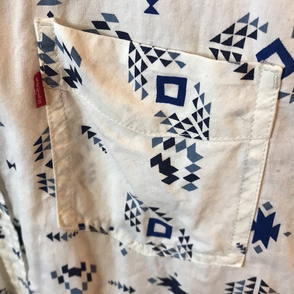 Levi's Aztec Print Button Up Size Medium - Picture 4 of 6
